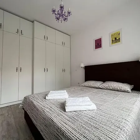 Apartamento Lovely 1-bedroom With Patio