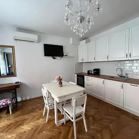 Lovely 1-bedroom With Patio Apartamento Sofía