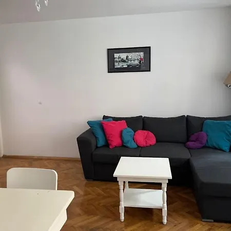Lovely 1-bedroom With Patio *