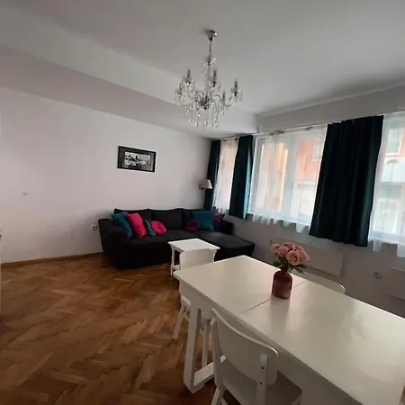 Lovely 1-bedroom With Patio *