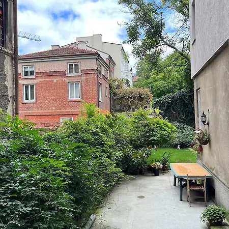 Lovely 1-bedroom With Patio *